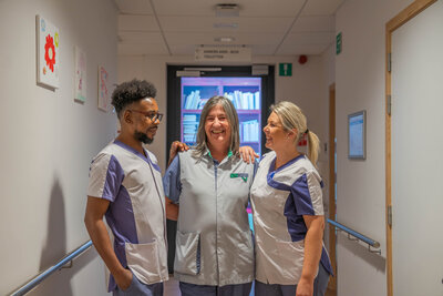 Verpleegkundigen Bruce, Inge en Sarah