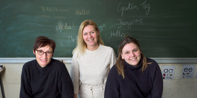 Onderwijzers Mieke, Karolien en Lotte van de OKAN-klas