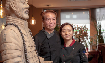 Posang Lee en zijn vrouw Na Ji in hun Chinees restaurant.